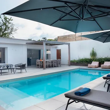 Villa La Pinede By The Sea *