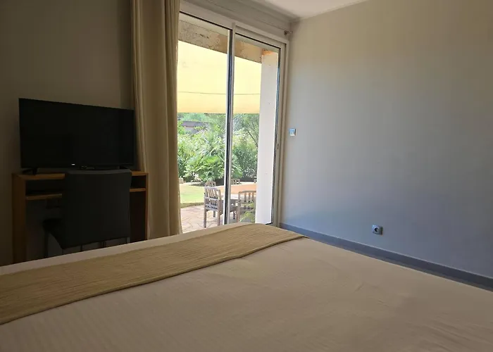 Villa La Pinede By The Sea